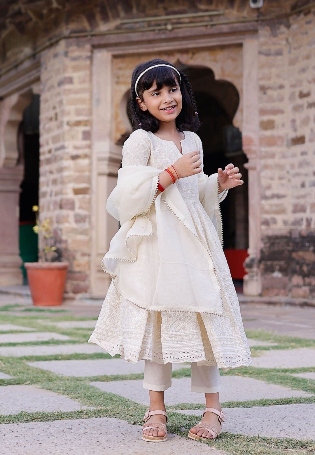 WHITE CHIKAN EMBROIDERED COTTON SUIT SET
