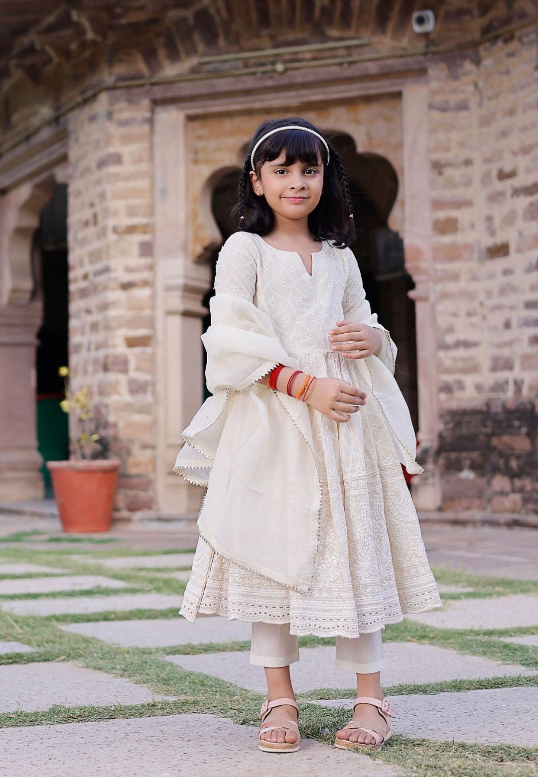 WHITE CHIKAN EMBROIDERED COTTON SUIT SET