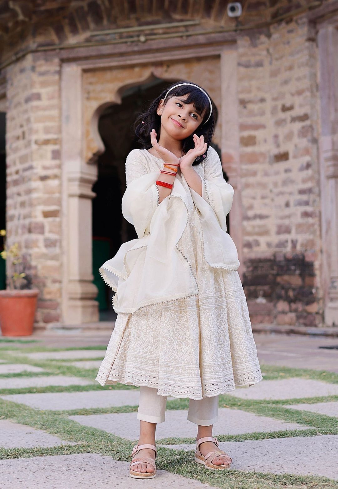 WHITE CHIKAN EMBROIDERED COTTON SUIT SET