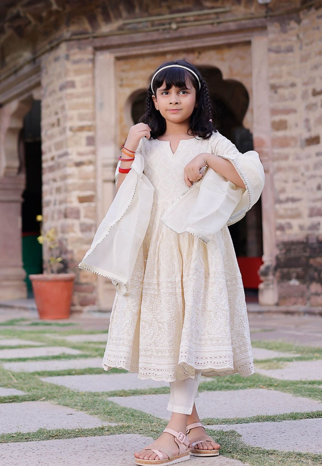 WHITE CHIKAN EMBROIDERED COTTON SUIT SET