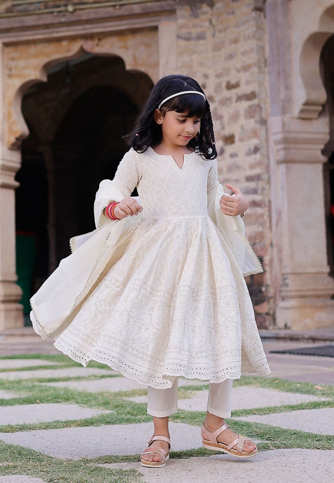 WHITE CHIKAN EMBROIDERED COTTON SUIT SET