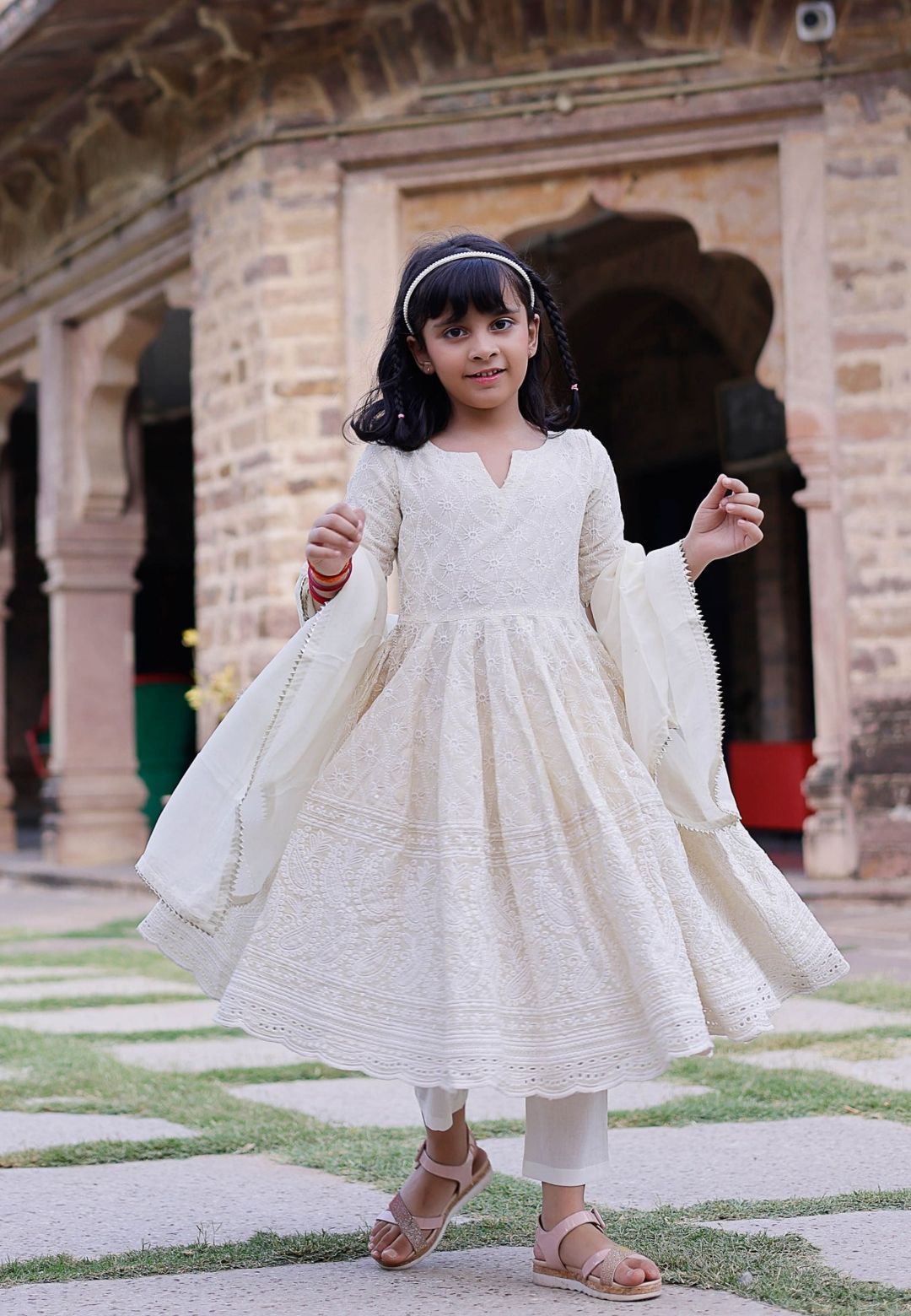 WHITE CHIKAN EMBROIDERED COTTON SUIT SET