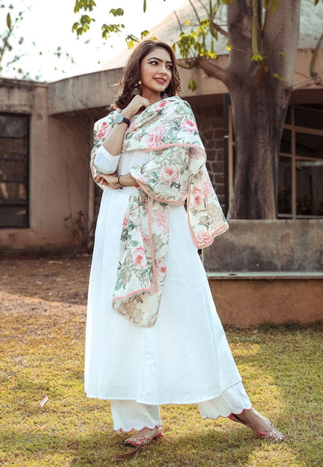 WHITE SCALLOP FLORAL COTTON SUIT SET