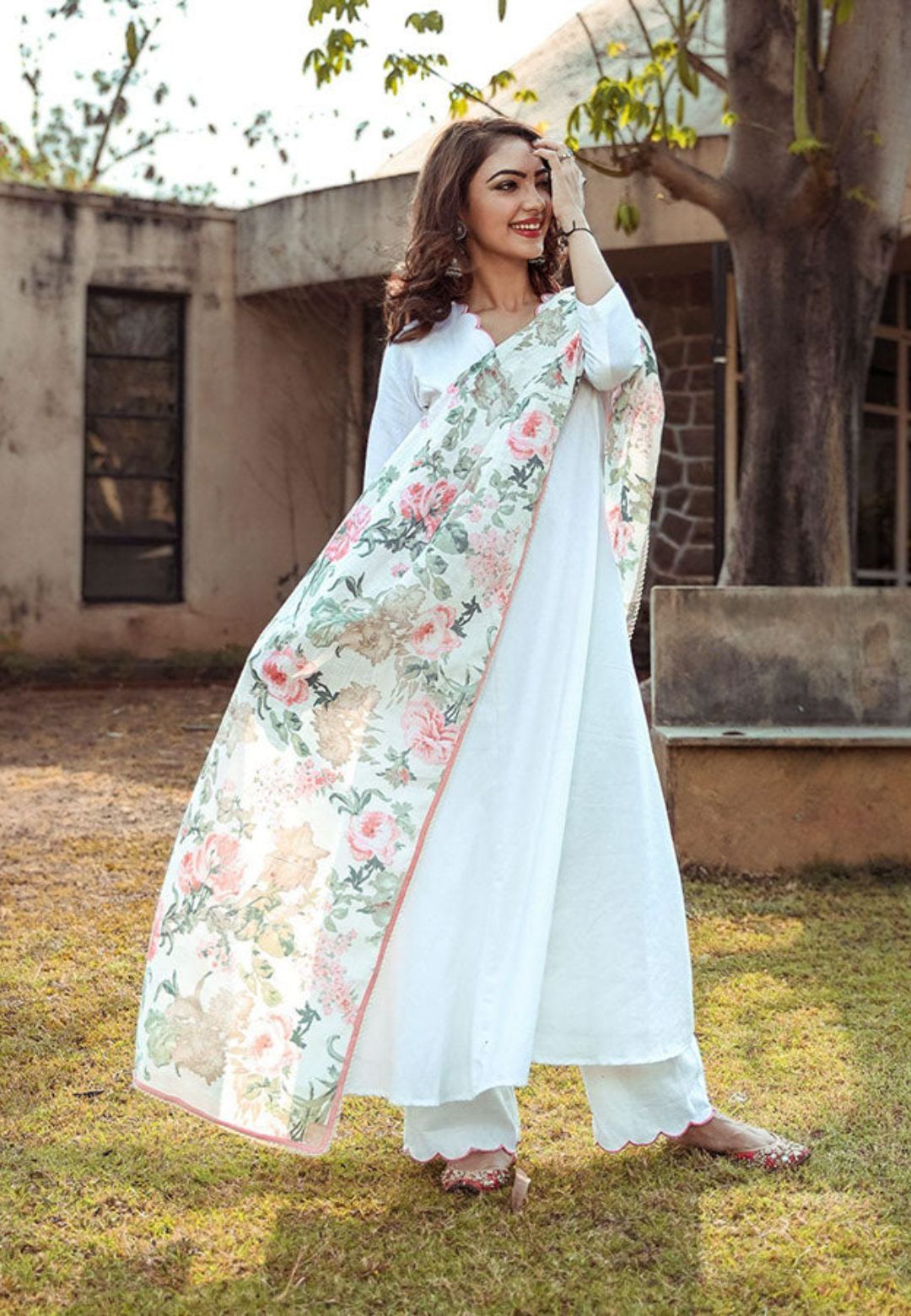 WHITE SCALLOP FLORAL COTTON SUIT SET