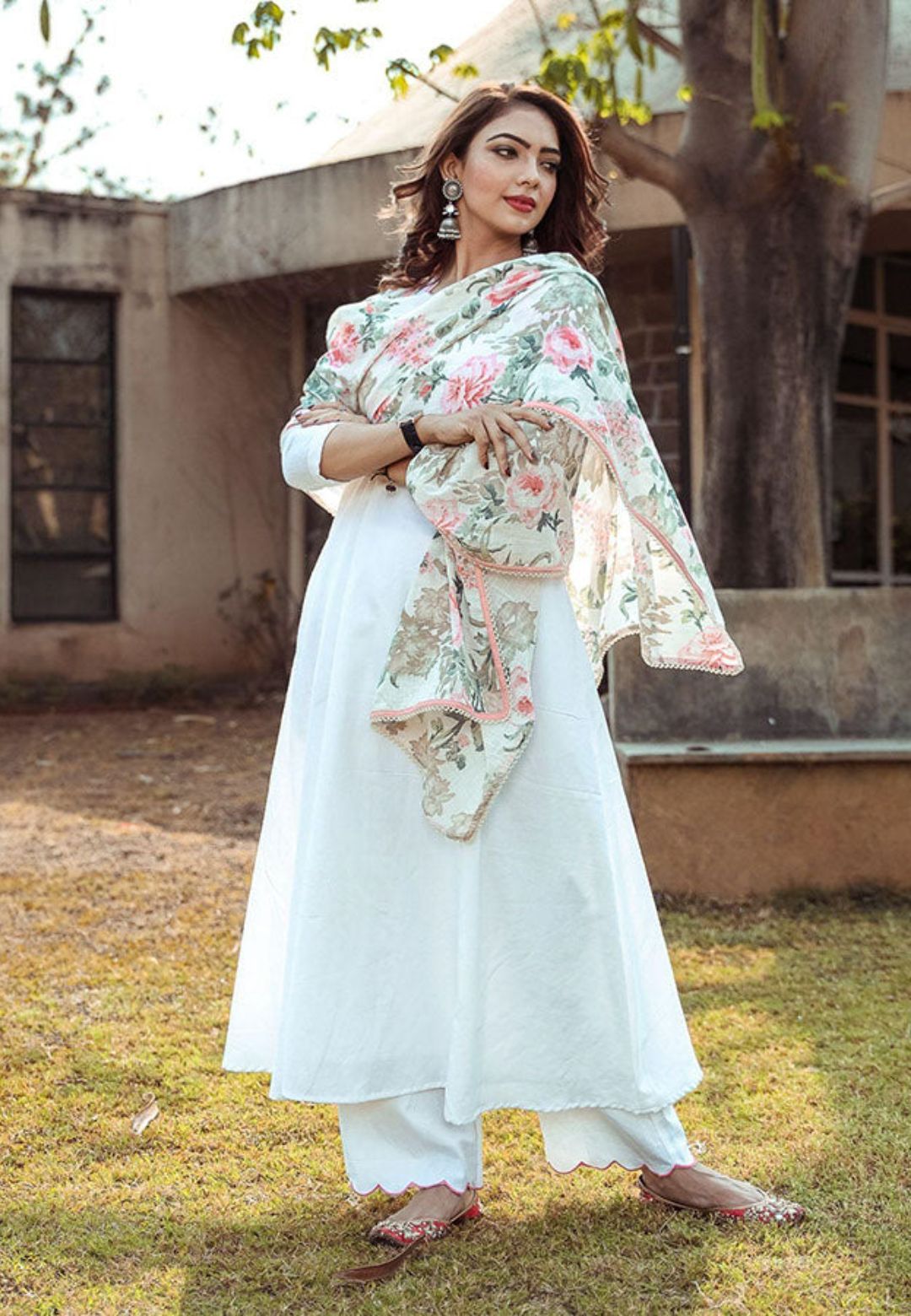 WHITE SCALLOP FLORAL COTTON SUIT SET