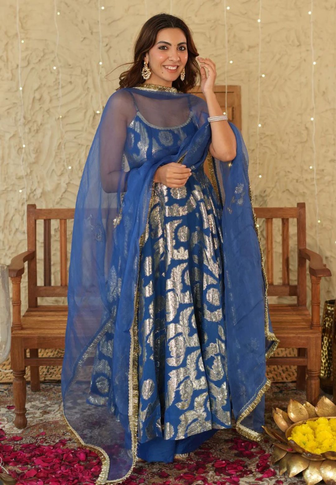 BLUE VRINDHA SLEEVELESS JACQUARD SUIT SET