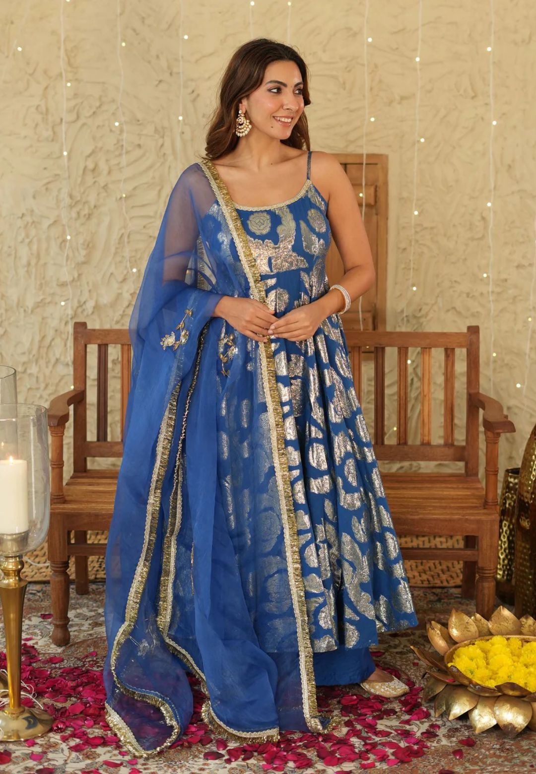 BLUE VRINDHA SLEEVELESS JACQUARD SUIT SET