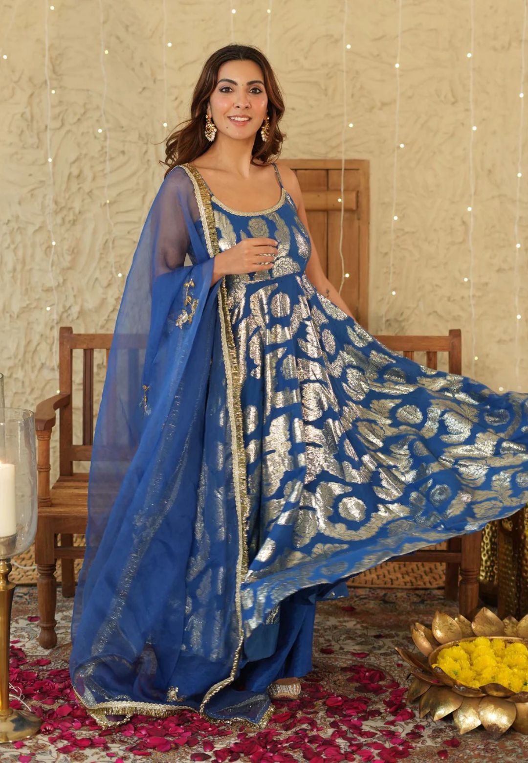 BLUE VRINDHA SLEEVELESS JACQUARD SUIT SET
