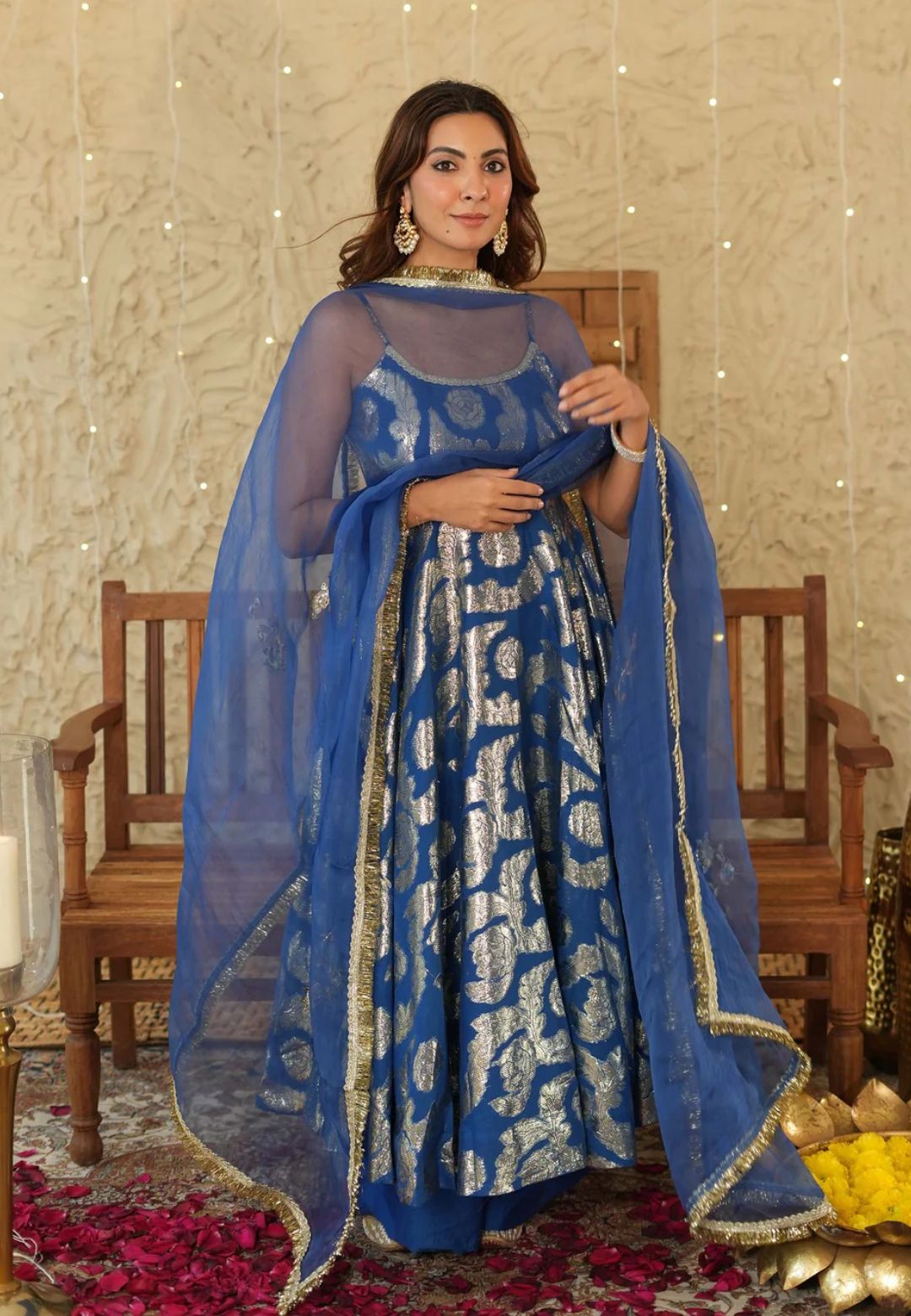 BLUE VRINDHA SLEEVELESS JACQUARD SUIT SET