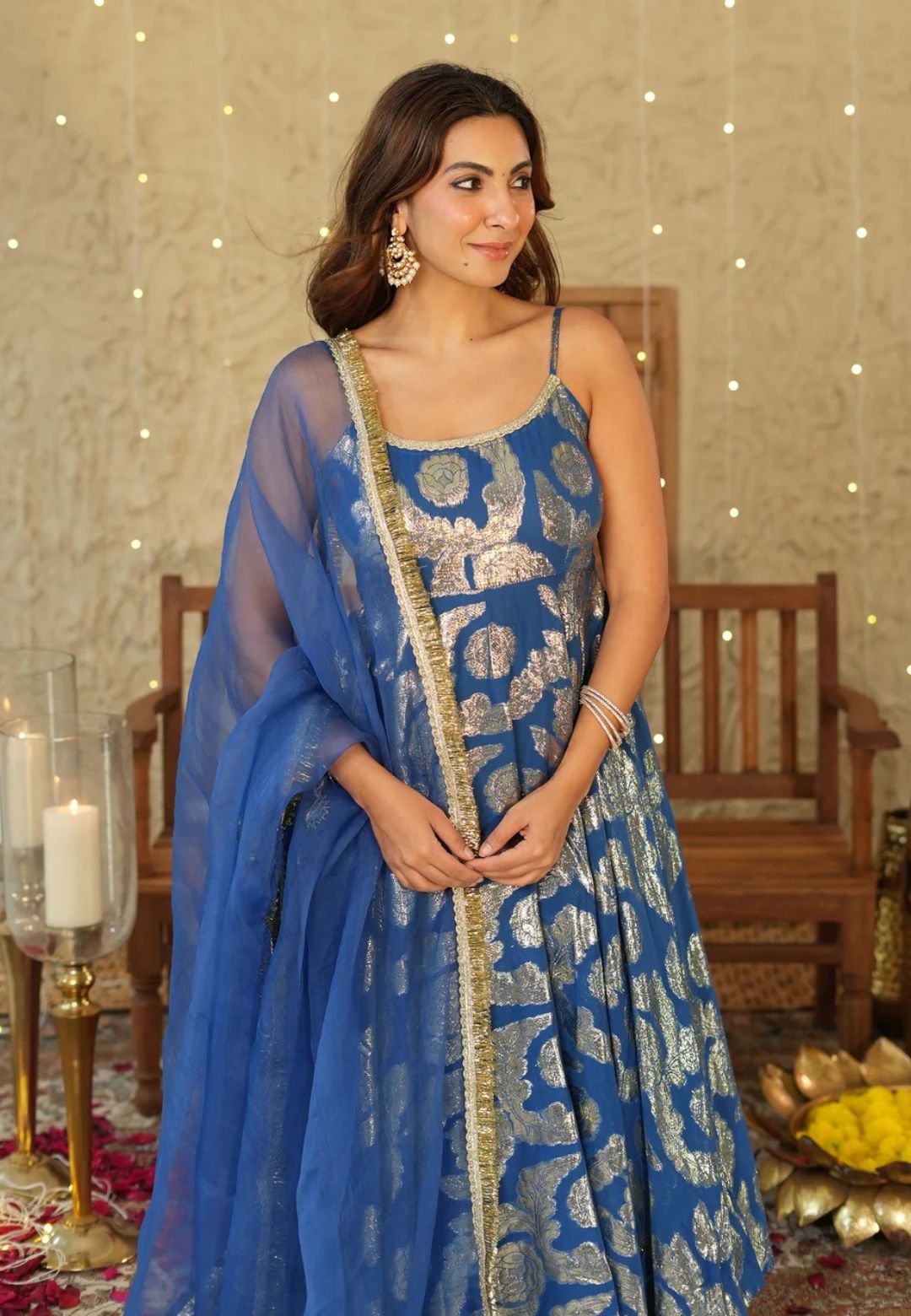 BLUE VRINDHA SLEEVELESS JACQUARD SUIT SET