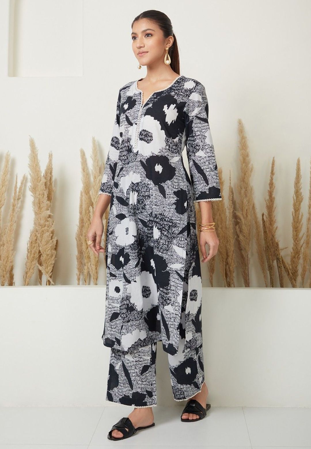 BLACK WHITE FLORAL PRINTED KURTA PALAZZO SET