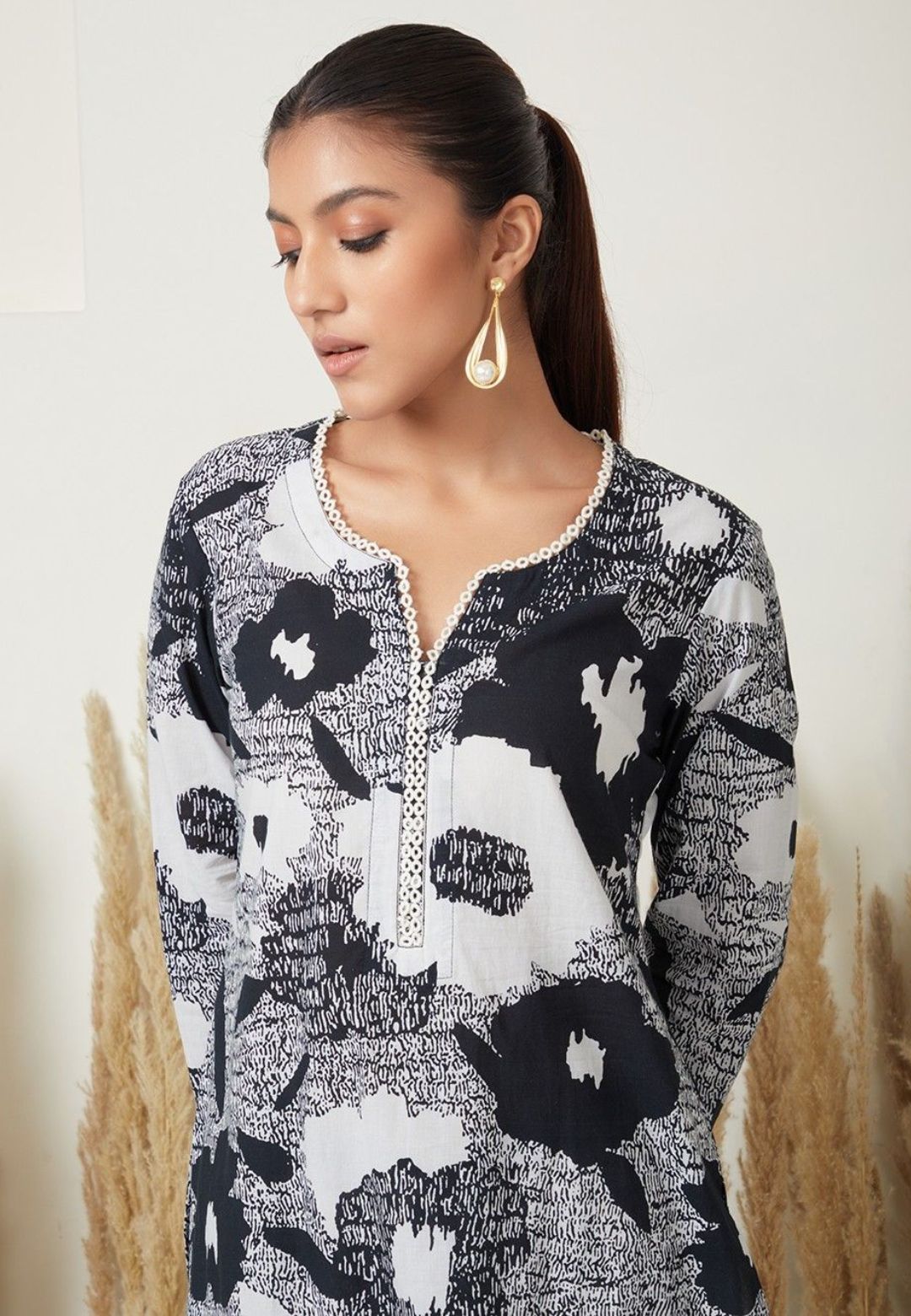 BLACK WHITE FLORAL PRINTED KURTA PALAZZO SET