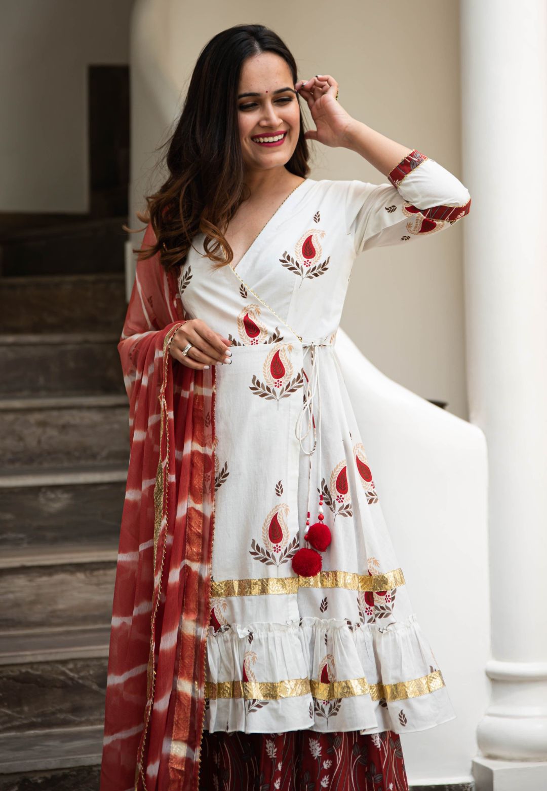 WHITE RED LEHERIYA KURTA SUIT SET