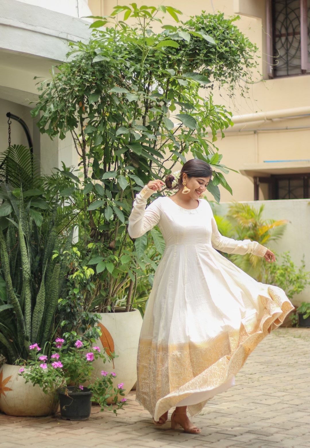 IVORY WHITE VANASINGARAM ANARKALI