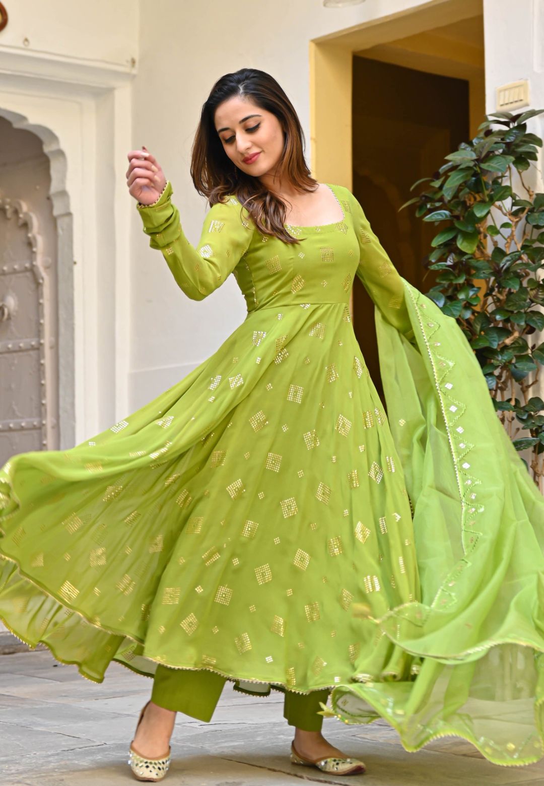 GREEN MUKAISH SUIT SET