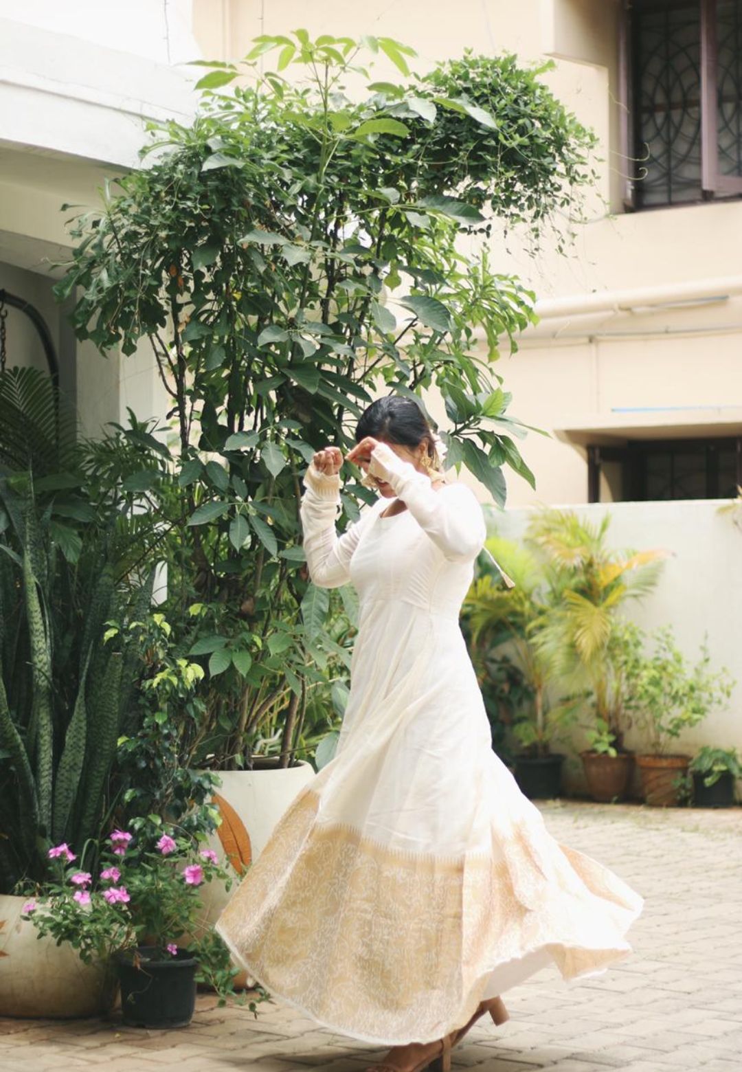 IVORY WHITE VANASINGARAM ANARKALI