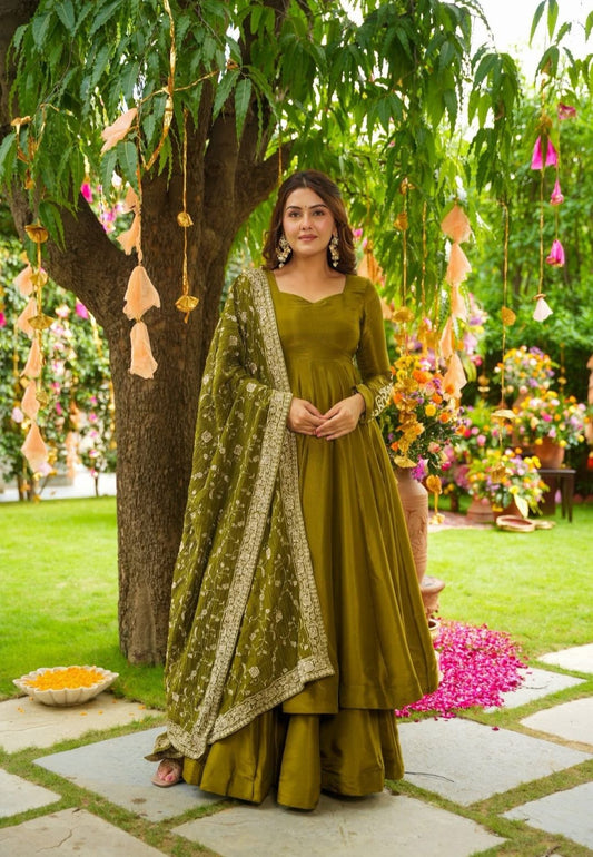 GREEN GLAM COSMOS SILK SUIT SET